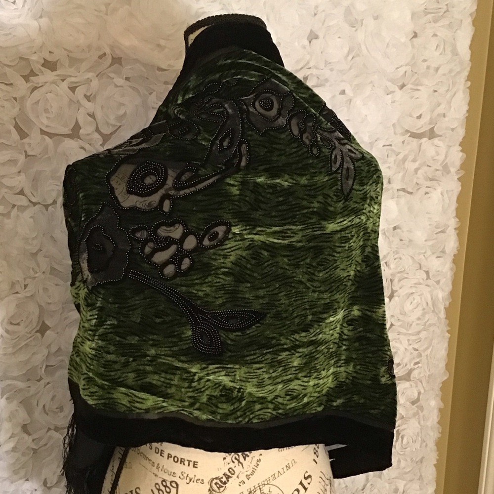 Fashion Scarf Burnout Velvet Green & Black Floral Details Scarf with Fringe - Picture 3 of 15